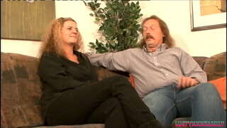 Похотливая ana ilə böyük сиськами ağır sikilmiş olur, öz əri üçün imkan cum, onun böyük tits