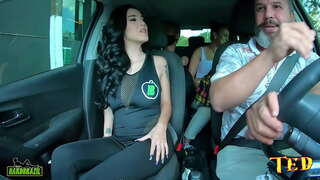 Зани ҳомиладор, паулиста, ки луч-дар мошин, мехоҳад, ки кор худро аввал porn movie