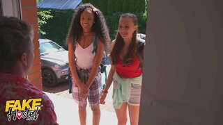 Қалбакӣ Гарм Ҷинсӣ Threesome дар Хобгоҳ бо Идеальными Сиськами Стейси Круз ва Роми Инди