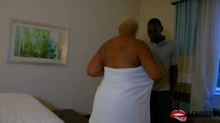 Хонуми Оникс трахает худ массажиста