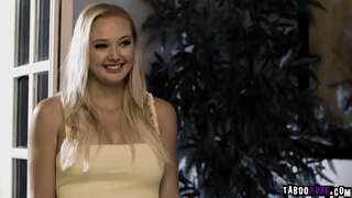 Милфа Лорен Филлипс ва ҳаяҷон навраси Пейсли Портер бо навбат едут верхом дар члене, Откусывая бузург мужское гӯшт.