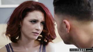 Эскорт Исрор Ба Отсосе Узви Ҷамъиятӣ Дар Хамелеон