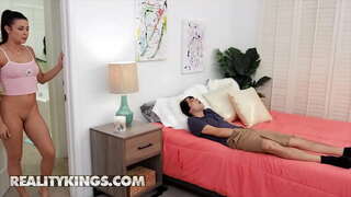 Krallar reallıq - RK Baş - Kylie Рокет, Ricky Спаниш - Липкое oturacaq