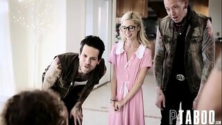 Sıcak bakire babe sarışın ilk kez becerdin