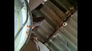 من تنورة صغيرة غنية sentones