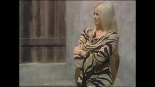 תחת גדול בלונדינית זונה האנה הרפר ודופקת שפים שמן הזין מסעדה